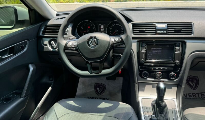 Volkswagen Passat 2018 full