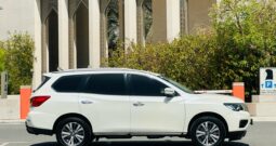Nissan Pathfinder white 2019