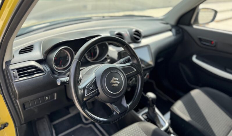 Suzuki Swift 2023 Yellow/Silver full