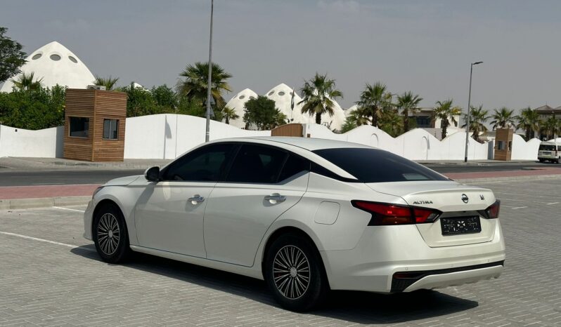 Nissan Altima 2020 white alloys full