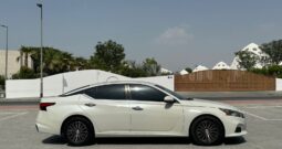 Nissan Altima 2020 white alloys